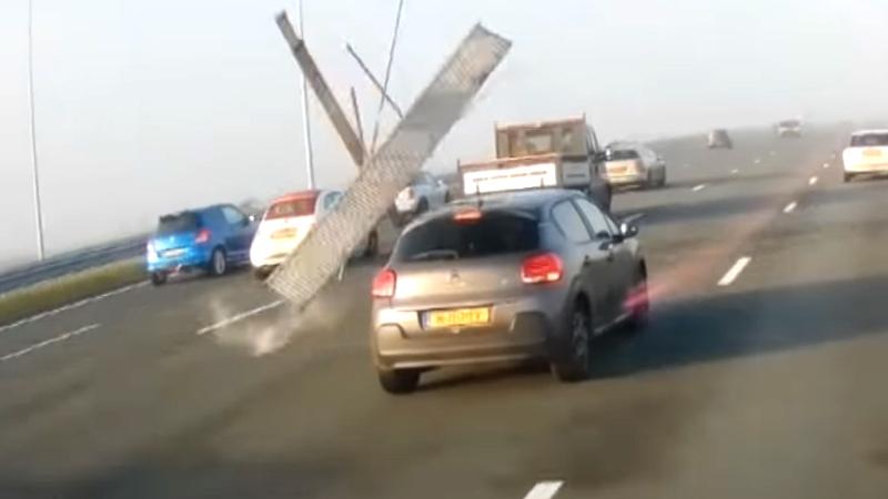 Hallucinant tafereel op Nederlandse snelweg: “Levensgevaarlijk!” (video)