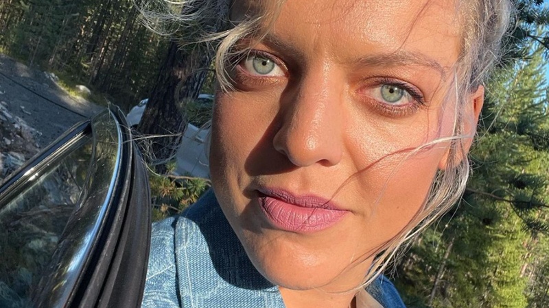 Ella Leyers deelt leuke bikinifoto. En haar fans? Die zijn blij (en opgelucht)!