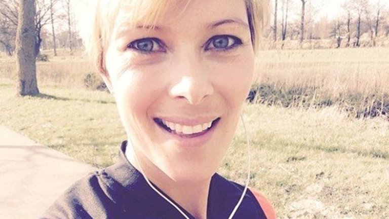 Hanne Troonbeeckx geniet in bikini op het strand: “Kerstversiering voor gevorderden” (foto)