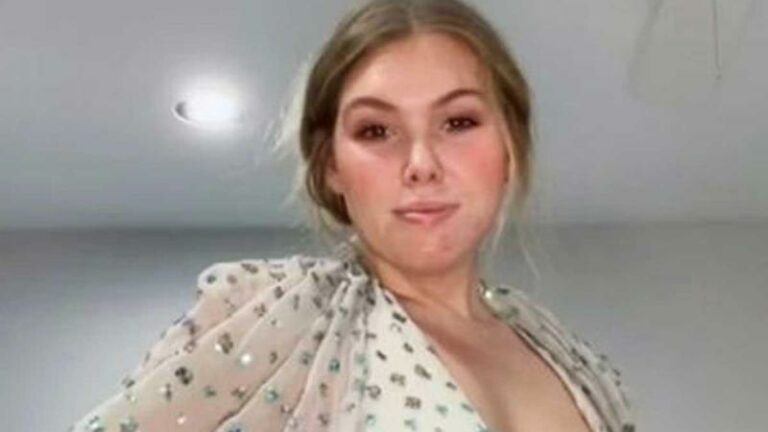 Vrouw bestelt duur kleedje, maar dan ontdekt ze dat haar onderbroek zichtbaar is… (video)