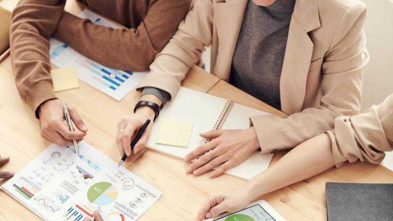 Jongeren die kort na Nieuwjaar geboren zijn doen het beter op school en arbeidsmarkt