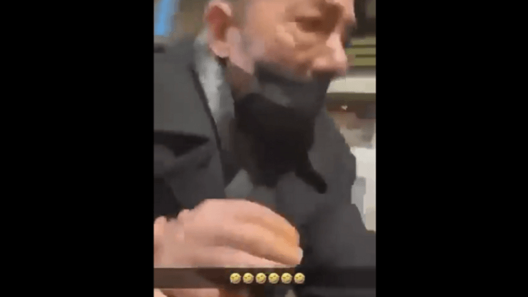 Sadistische ‘prank’ choqueert Frankrijk: wagen sleurt oude man meters mee tot hij valt (video)
