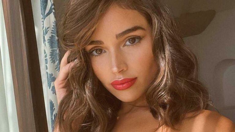 Ex-Miss krijgt kritiek op outfit waaronder ze geen ondergoed draagt: «Ik zou me schamen!» (foto)