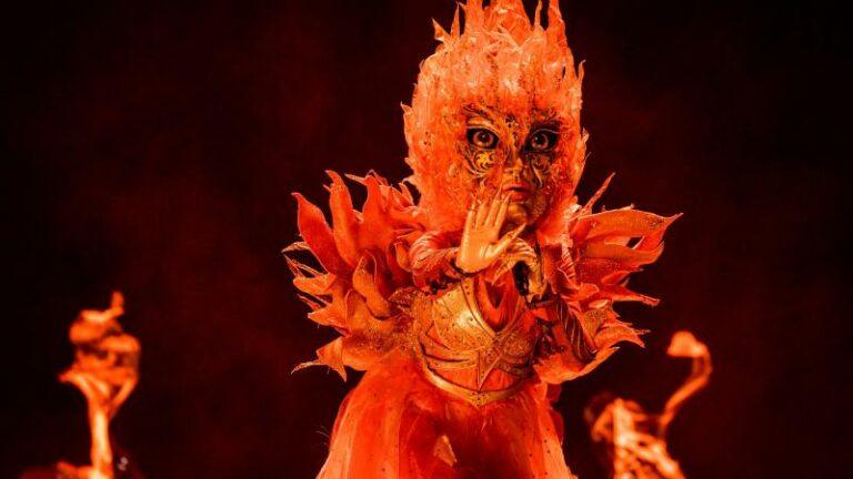 Verraadt dit fragment wie Flamme Fatale is in ‘The Masked Singer’? «Nooit gedacht dat ik haar zou herkennen in een paar pixels» (video)