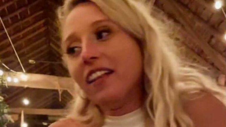 OH NEE! Bruid morst rode wijn op haar trouwkleed: «Zo typisch voor mij» (video)