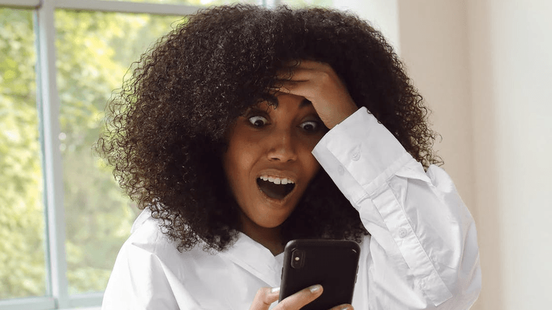 “Mijn man overleed vorige maand en nu stopt zijn collega niet om me uit te vragen…” (foto’s)