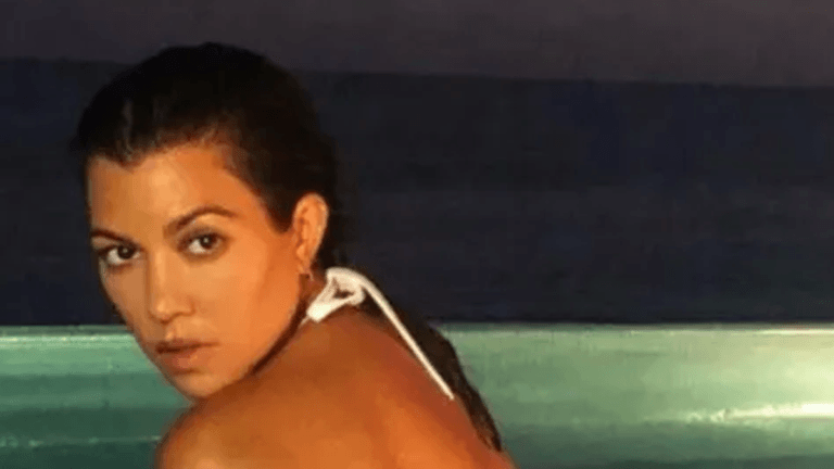 Kourtney Kardashian poseert in sexy bikini, fans geloven dat ze zwanger is (foto)