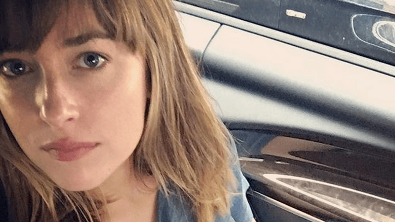 Actrice Dakota Johnson had het moeilijk na naaktscènes: “Op sommige dagen wilde ik m’n kleren niet uitdoen” (foto)