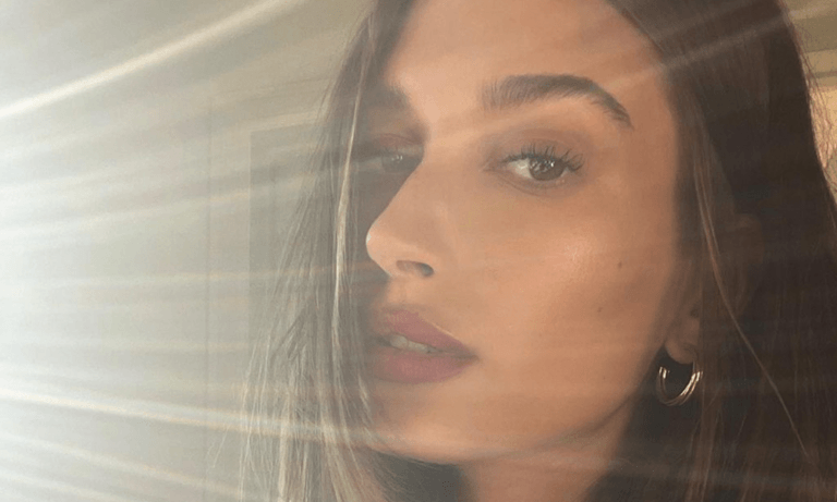 Vrouw van Justin Bieber drukt geruchten van zwangerschap de kop in met sexy foto’s