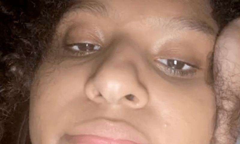 Influencer gebruikt enkel ‘lelijke’ foto’s van zichzelf op Tinder… en fans vinden het geniaal! (video)