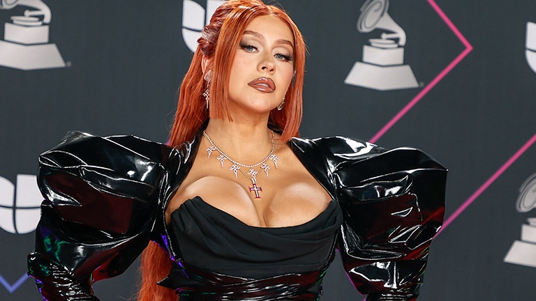 Christina Aguilera poseert halfnaakt én deelt mooie boodschap: “Blijf jezelf ontdekken!” (foto’s)