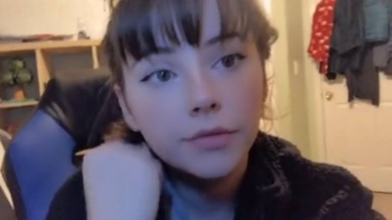 Dame die meespeelt in ‘pikante films’ krijgt plots DIT bericht van haar nonkel: “Heel leuk!” (video)