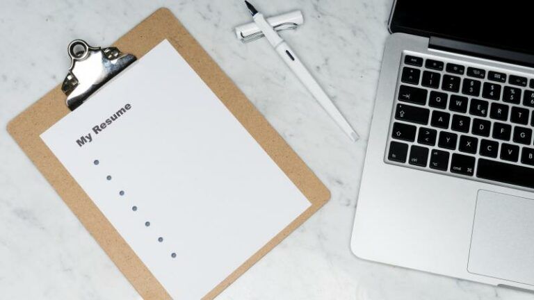 YOUNG GRADS. Een cv zonder ervaring? Check!