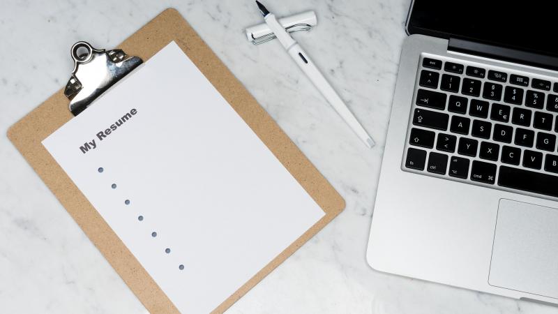 YOUNG GRADS. Een cv zonder ervaring? Check!