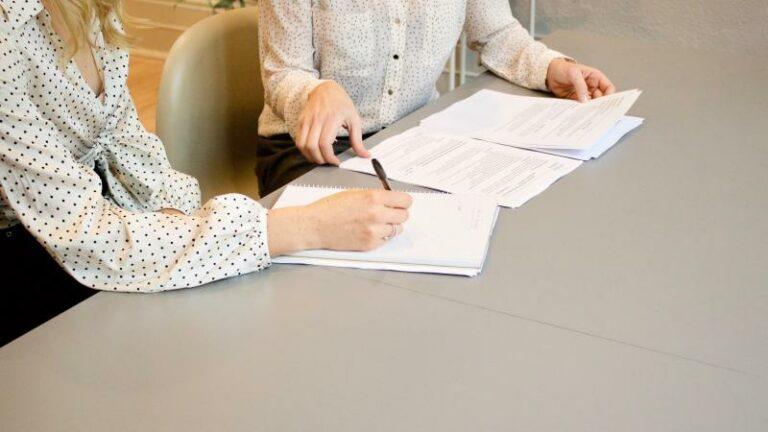 YOUNG GRADS. Het ABC van de arbeidscontracten: waar staan al die termen voor?