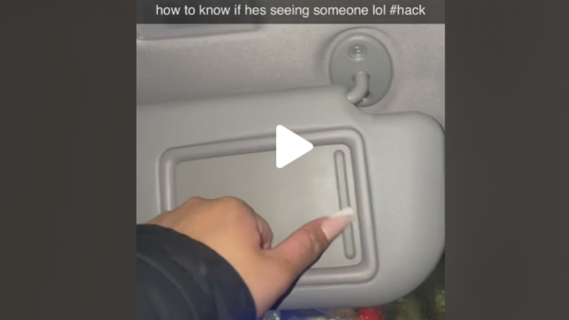 Vrouw deelt simpel trucje met autospiegeltje om te ontdekken of je vriend vreemdgaat (video)