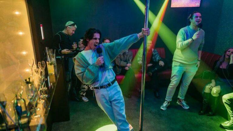 Op teambuilding? Huur je eigen karaokebooth