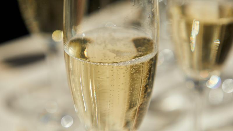 Duitser die overleed in restaurant stierf door drugs in champagne: Parket onderzoekt wie met fles knoeide
