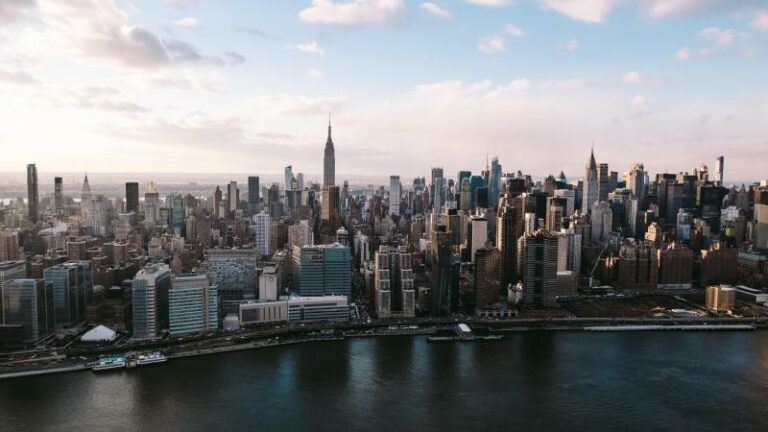 New York ontslaat recordaantal werknemers die niet gevaccineerd zijn