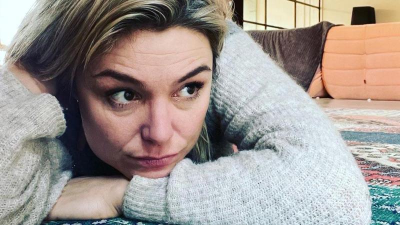 Evi Hanssen getuigt over grensoverschrijdend gedrag: «Zijn hand op mijn bil midden in de nacht»