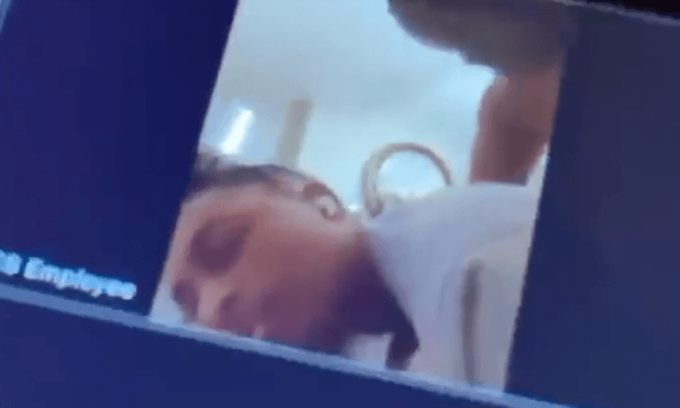 Lerares betrapt op seks tijdens Zoom-meeting: “Geen moraal!” (foto)