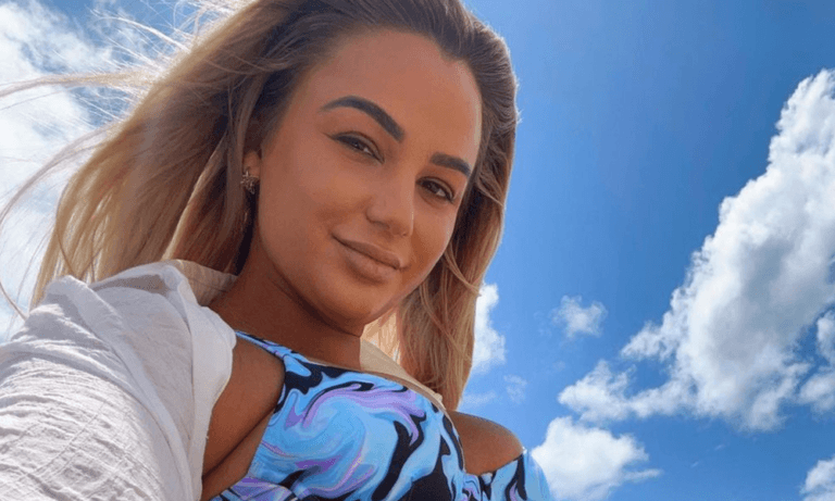 Influencer reageert op kwetsende reactie: “Hoe durf je!” (foto’s)