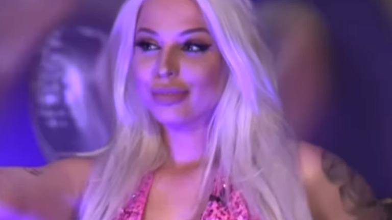 Outfit van ‘First Dates’-deelneemster zorgt voor ophef: “Ze legt alles op tafel!” (foto’s)