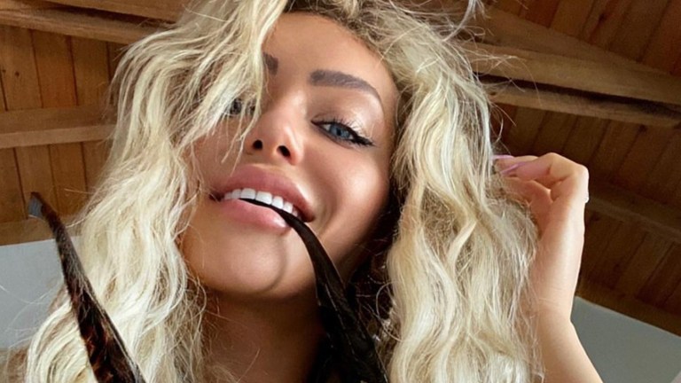 ‘Knappe mama’ op TikTok krijgt kritiek: “Je toont te veel bloot om gerespecteerd te worden” (video)