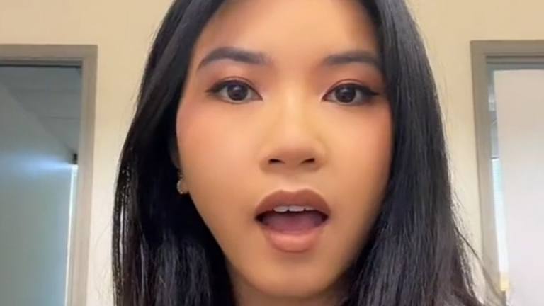 Dame doneert nier aan haar vriendje. Niet veel later BEDRIEGT hij haar! (video)