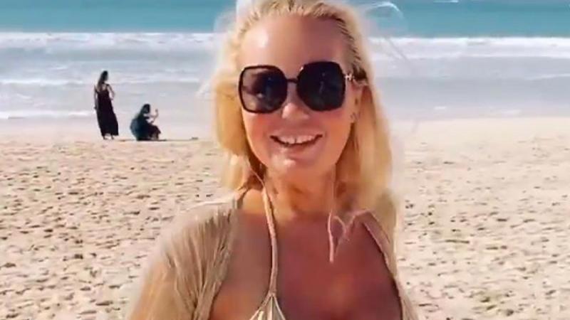 Openhartige Lesley-Ann Poppe poseert in bikini: «Mijn figuur is niet perfect, maar so what»
