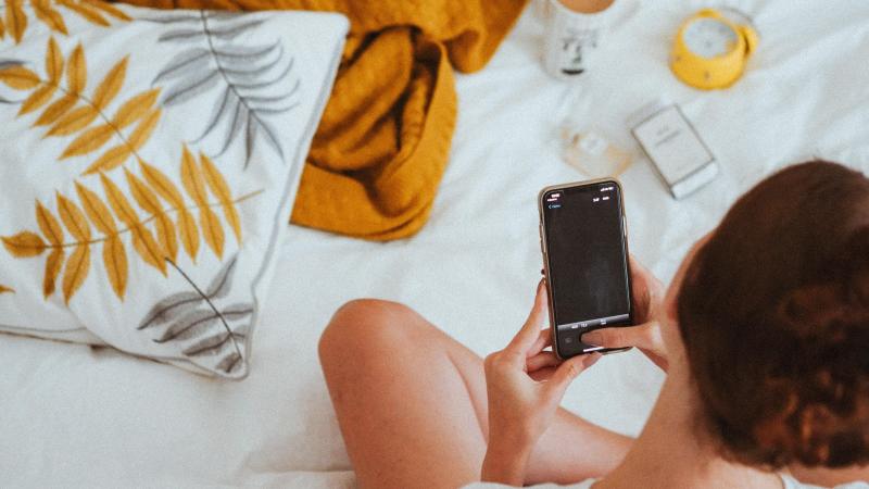 Waarom je nooit in de ochtend je telefoon mag checken