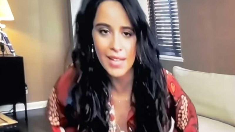 Camila Cabello toont per ongeluk haar borst live op televisie: «Hopelijk zagen jullie geen tepel?» (video)