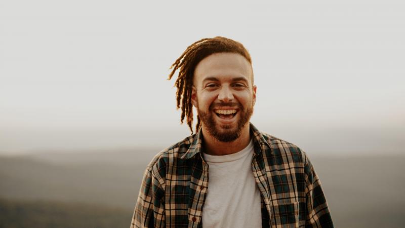 Tijd om het zonnetje in huis te worden: Optimisten leven langer volgens nieuwe studie