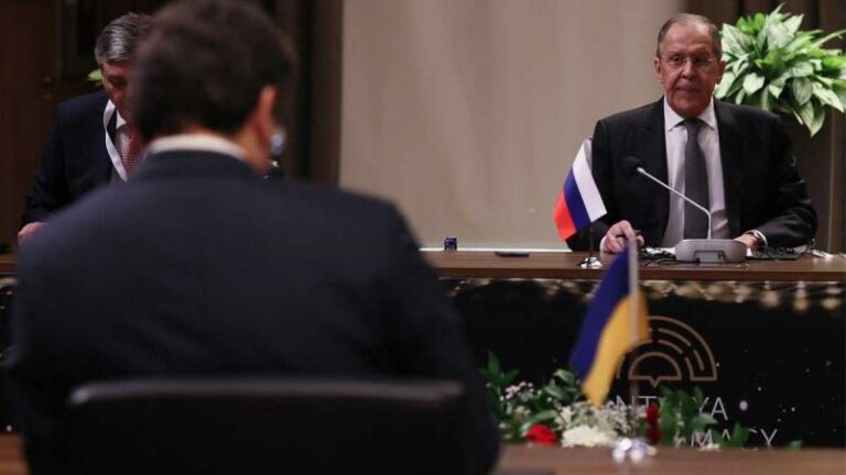 Belangrijk gesprek tussen Oekraïne en Rusland al afgelopen: «Nog niet klaar voor wapenstilstand»