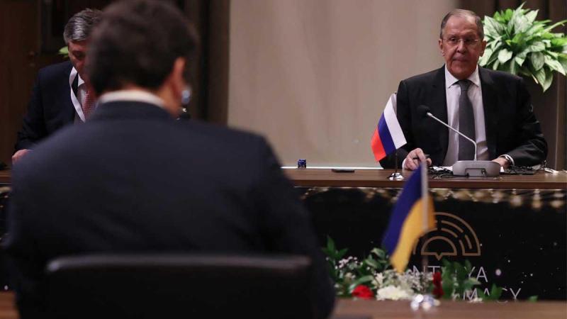 Belangrijk gesprek tussen Oekraïne en Rusland al afgelopen: «Nog niet klaar voor wapenstilstand»