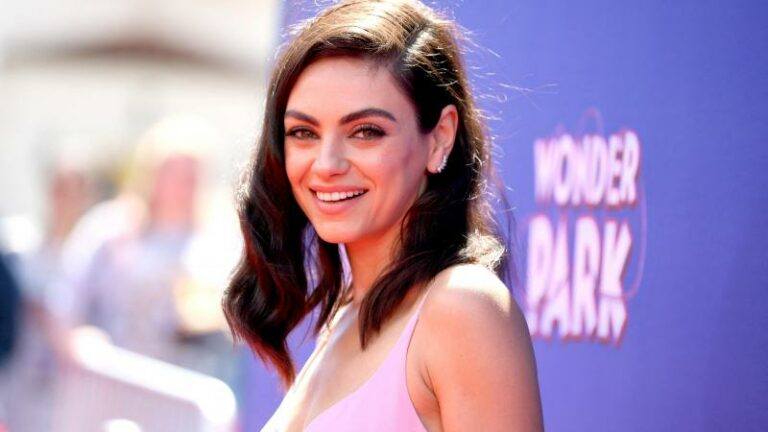 Daarom vertelde Mila Kunis jarenlang dat ze Russisch was (video)