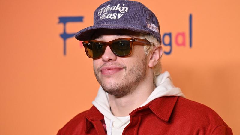 Pete Davidson reageert op pesterijen Kanye West: «Ik lig in bed met je vrouw»