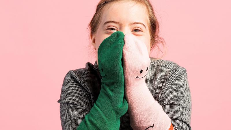 Waarom dragen we op Wereld Downsyndroomdag twee verschillende sokken?