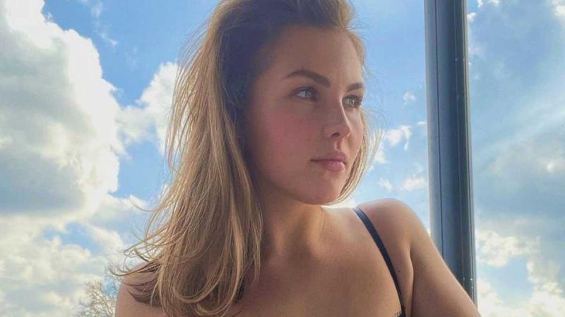 ‘Temptation’-Donna verbaast volgers met doorzichtige outfit: «Moet je per se je tepels laten zien?»