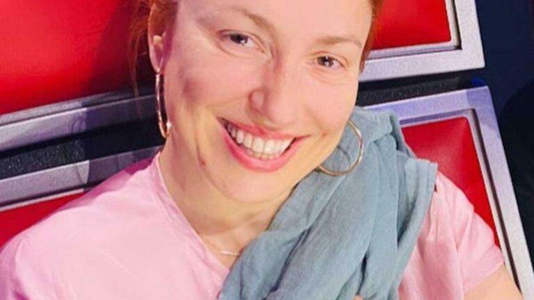 Natalia geeft zelfs op de set van ‘The Voice van Vlaanderen’ borstvoeding (foto)