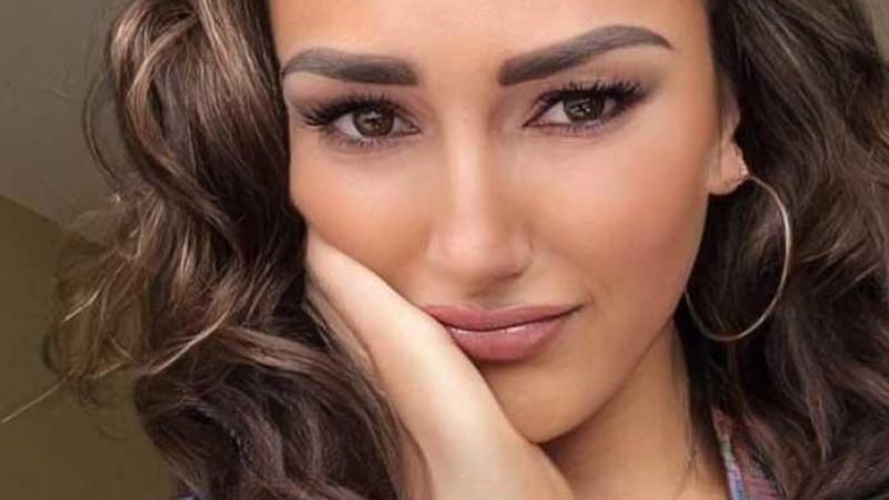 Influencer ondervindt last van opdringerige mannen wanneer ze deze outfit draagt in de fitness (foto)