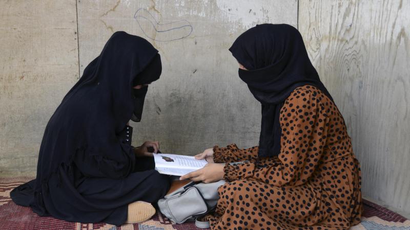 Taliban voeren gendersegregatie in pretparken in: mannen en vrouwen niet meer samen welkom