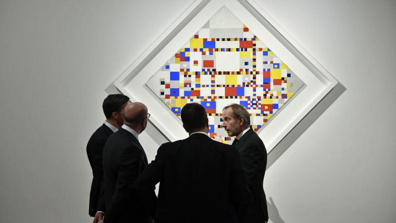 Nederlandse tentoonstelling ‘Rondom Mondriaan’ geeft ogen, maar ook oren en neus de kost