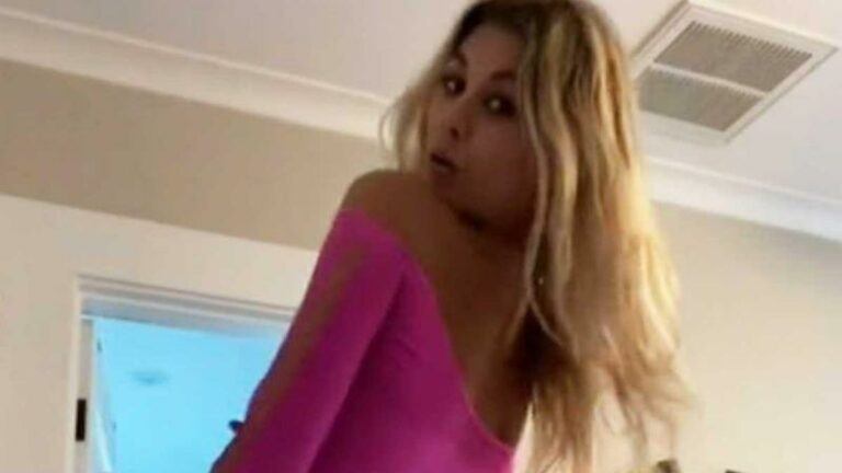 Influencer wil weten of haar outfit gepast is om op restaurant te gaan, maar volgers reageren verdeeld…