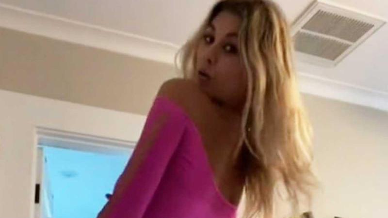 Influencer wil weten of haar outfit gepast is om op restaurant te gaan, maar volgers reageren verdeeld…