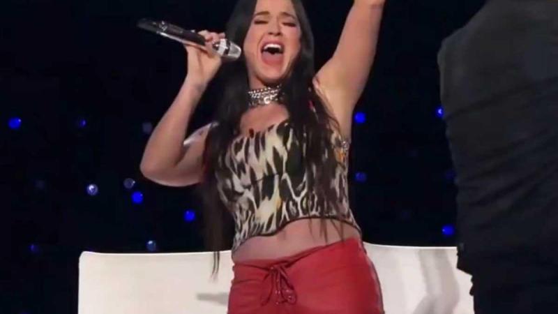 GÊNANT! Broek van Katy Perry scheurt open tijdens optreden: «Kan ik wat tape krijgen?» (video)