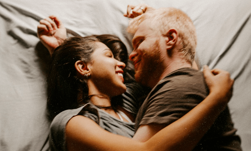 Veel acteurs worden opgewonden wanneer ze seksscènes filmen: “En dit is wat ze dan moeten doen”