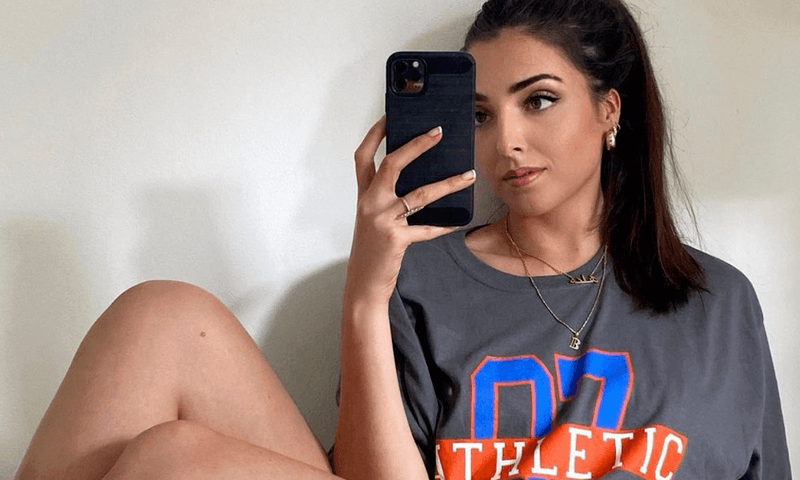 Influencer is RAZEND nadat ze volgers verliest door discussie rond masturbatie (foto’s)