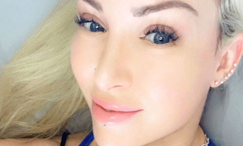 Veganistische mama raadt mannen aan om dagelijks te masturberen én geeft voedingstip: “Consumeer je zaad!” (foto’s)