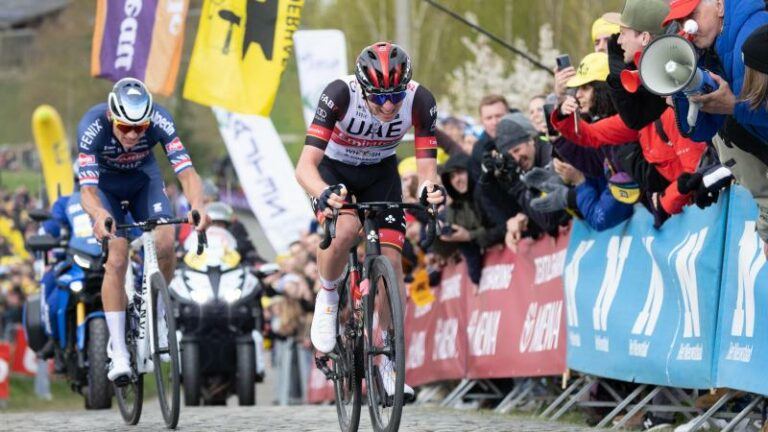 Mathieu van der Poel sprint naar tweede zege in Ronde van Vlaanderen